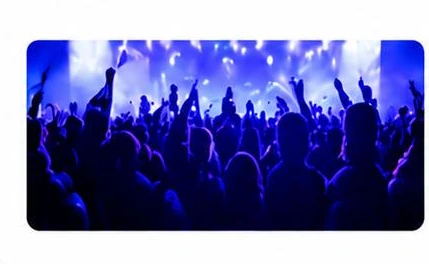 照明で彩られた音楽ライブ会場
